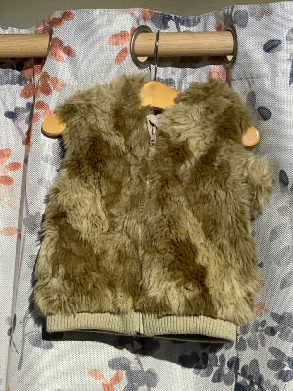 H&M Faux Fur Vest With Hood Size 1 1/2-2 Year